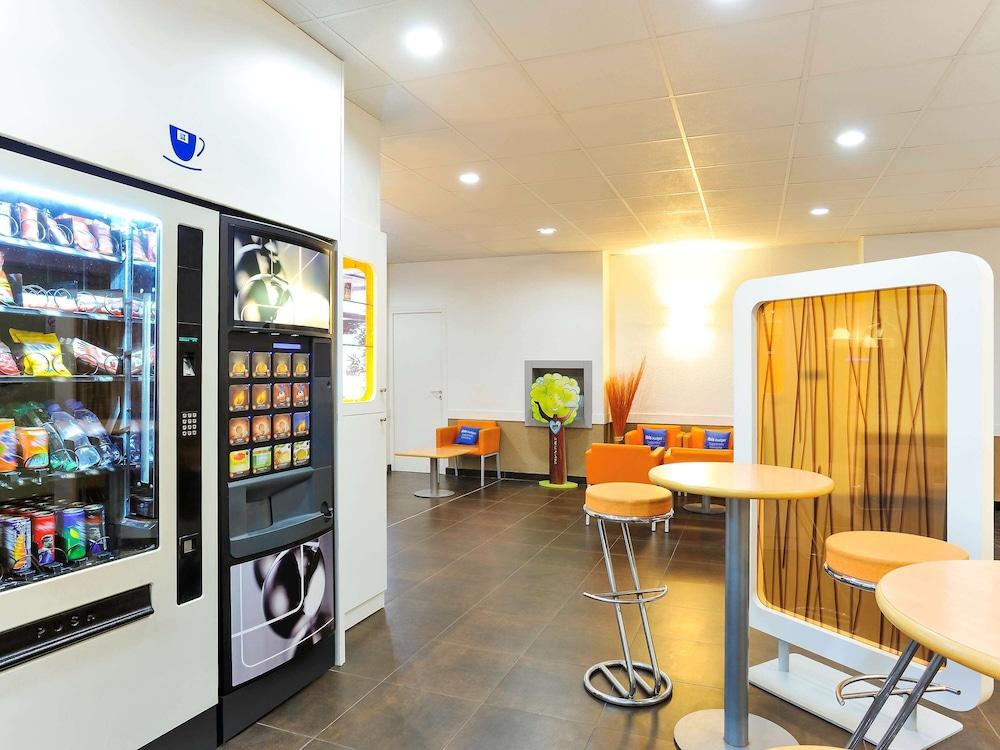 Ibis Budget Lille Gares Vieux-Lille Bagian luar foto