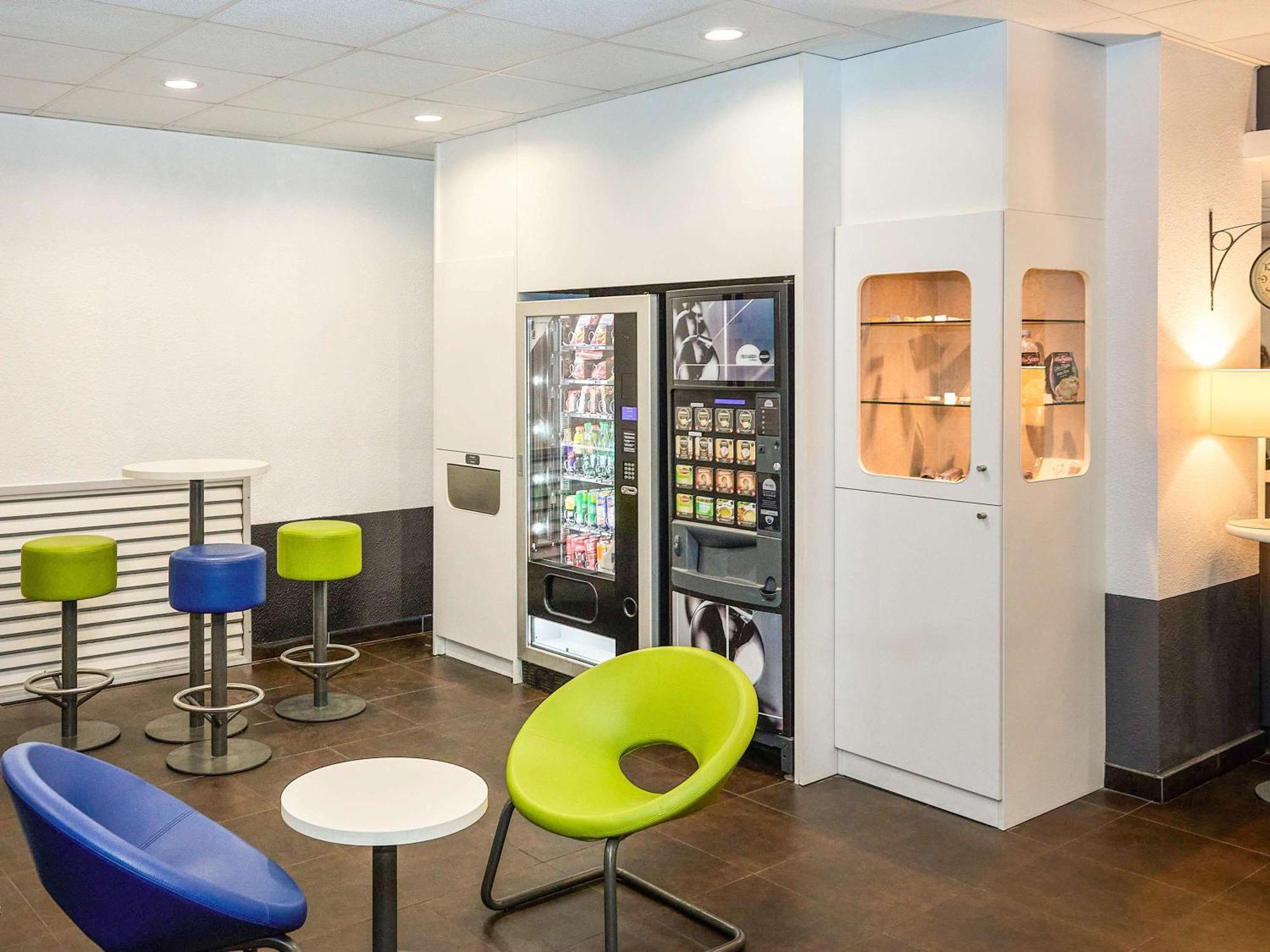 Ibis Budget Lille Gares Vieux-Lille Bagian luar foto