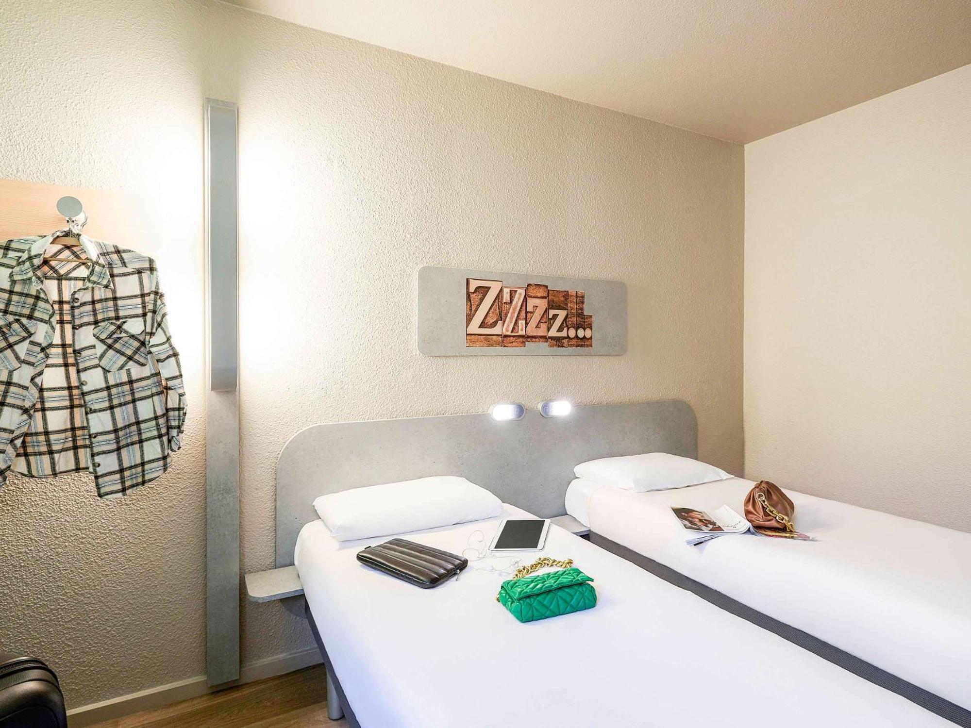 Ibis Budget Lille Gares Vieux-Lille Bagian luar foto
