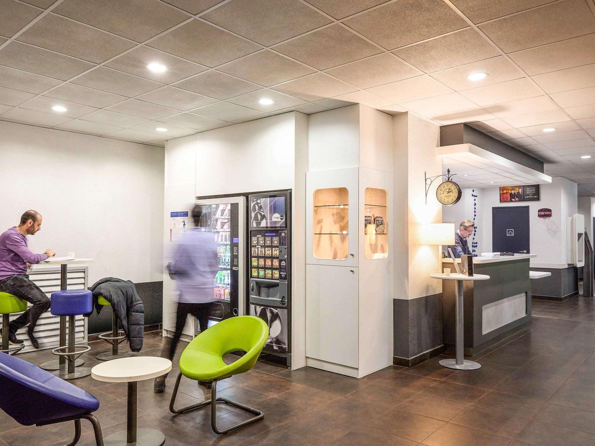 Ibis Budget Lille Gares Vieux-Lille Bagian luar foto