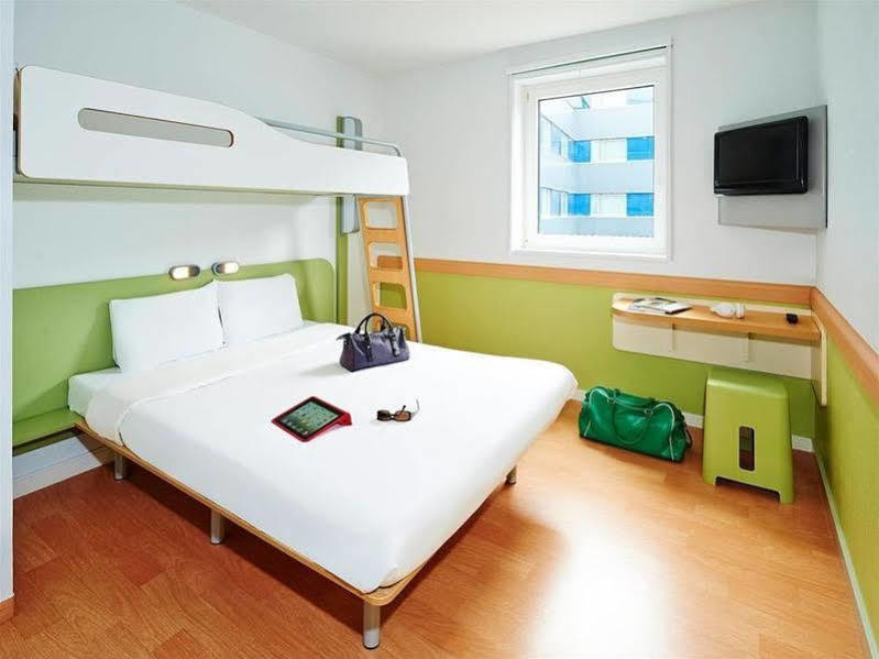 Ibis Budget Lille Gares Vieux-Lille Bagian luar foto