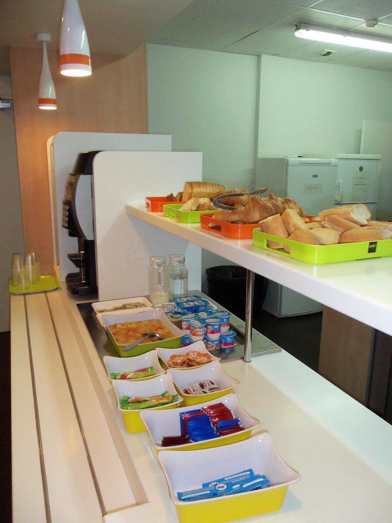 Ibis Budget Lille Gares Vieux-Lille Bagian luar foto